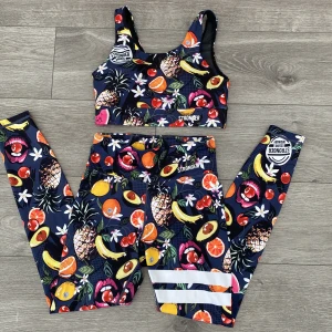 Stronger tränings set S - Topp nyskick. Byxor använt gott skick. Fint roligt set. 