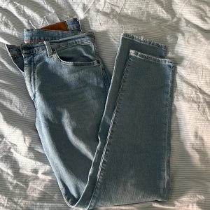 Levis jeans - 512 32/32 i bra skick 