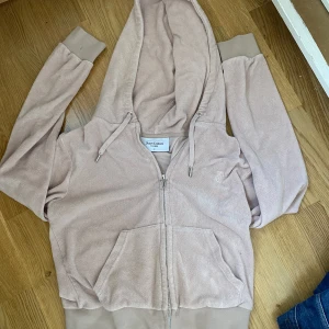 Juicy couture kofta - Ljusrosa Juicy couture kofta i frotté