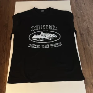 Corteiz t shirt - Snygg corteiz t shirt. Skick 8/10 Bara tvättad runt 3 ggr. Strl S men e baggy i storleken