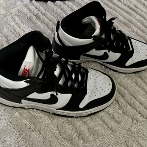 Nike dunk high  - säljs pga för lite användning 