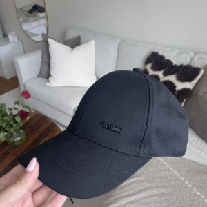 Svart keps - Aldrig använd