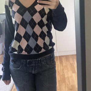 Stickad tröja - Fin tröja i bra skick😁  Storlek M men passar som lite oversized på xs och s:)