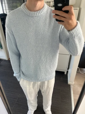 Stickad zara tröja - Stickad Zara tröja som inte kommer till användning längre. Skick 7/10.