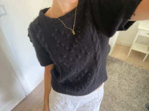 Stickad tröja - Lägger ut igen för frifrakt