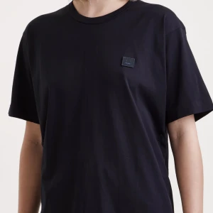 Acne studios T-shirt - Nypris: 1099 Använd några gånger men som ny