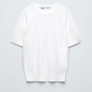 Stickad t-shirt - Stickad kortärmad tröja från zara💓helt ny💘nypris 299