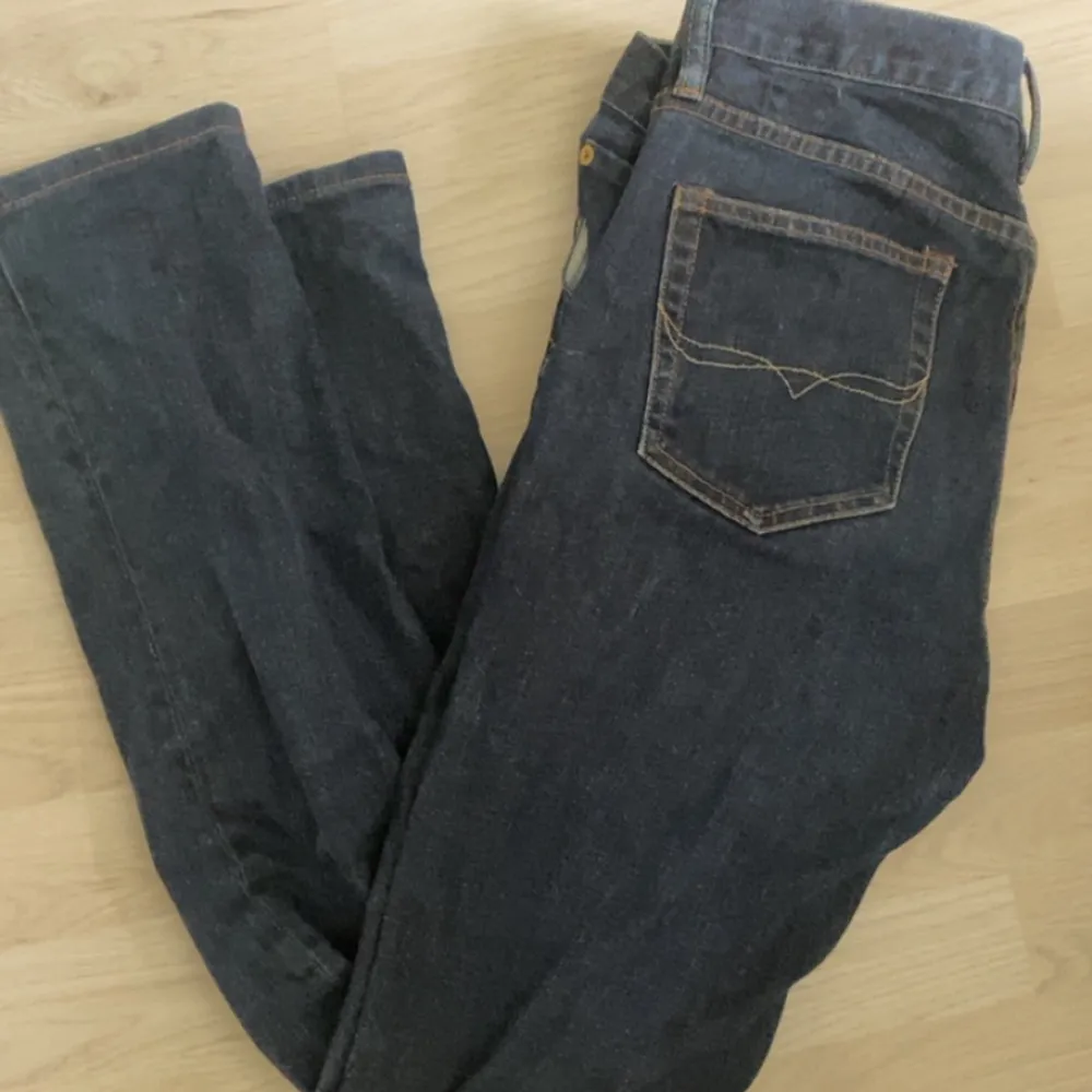 Säljer mina snygga Ralph lauren jeans! De är knappt använda och i väldigt bra skick. Går knappt att få tag på längre och är i modellen Thompson 650! . Jeans & Byxor.