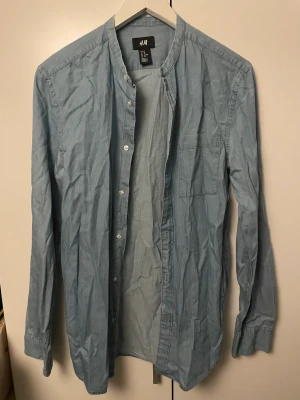 HM SKJORTA  - STORRENSNING! Hm skjorta