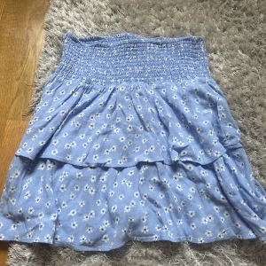Kjol  - Söt somrig kort kjol🩵🩵🩵sitter som en S