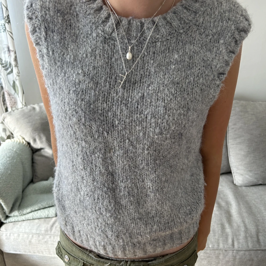 Grå stickad väst