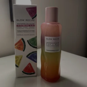 Toner  - Säljer nu det populära glow- recipe tonern då den innehåller perfym som inte är bra för känslig hy. Säljer eftersom jag inte vågar använda den på min känsliga hy. Rekommenderar någon med icke känslig hy att köpa och testa