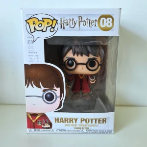 Harry Potter Funko Pop - Funko pop vinylfigur föreställande Harry Potter. Dammig men hel.