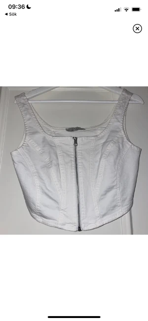 Vit korsettop - Jättefin somrig korsett topp i vit från Dilvin White, oanvänd. 