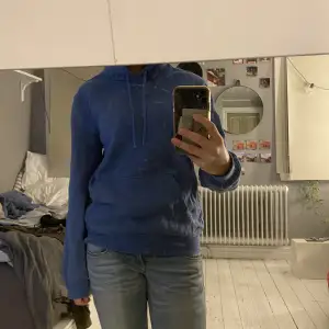 Blå hoodie från hm💞