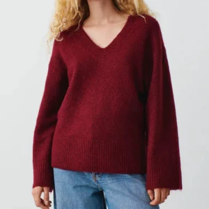 Stickad tröja  - Jättefin tröja från Ginatricot, oanvänd. Storlek xs men oversized. 
