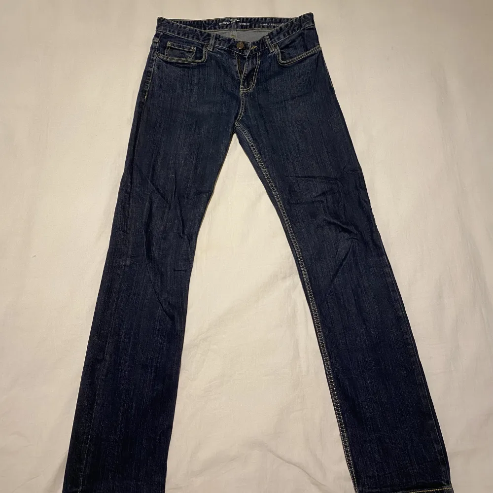 Fint par Hampton republic jeans i bra skick, Regular fit. Inga hål eller fläckar säljer för att de inte passar mig längre.. Jeans & Byxor.
