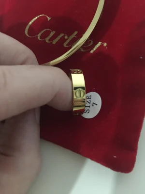 Sett med armband och ring - Armband och ring guldfärgad Kopia kommer i tillhörande sametspåse 