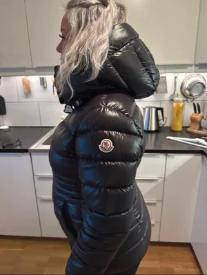 Moncler dam S - S storlek Helt nytt skick inga skador Skickas med postnord 
