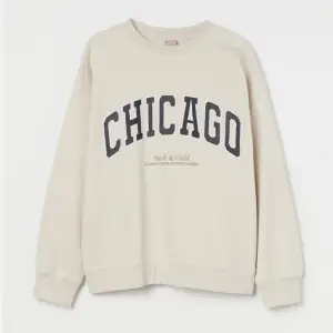 Beige Sweatshirt från H&M strl xs. Använd fåtal gånger