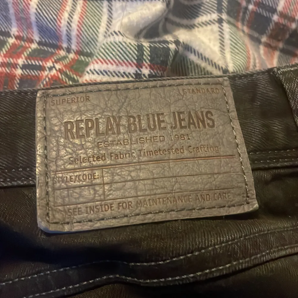 Säljer slim fit jeans , inga defekter, 32,32 , märke- replay . Jeans & Byxor.
