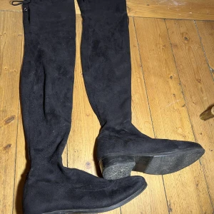 Fina overknee stövlar strl 39 - Fina overknee stövlar strl 39 från Nelly 🤎🤎