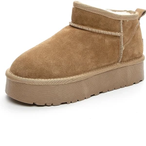 Två par vinterskor strl 35 och 36 - Helt nya fejk uggs💕Köpt från Amazon för 850kr. 500kr styck. Skriv för mer info☺️