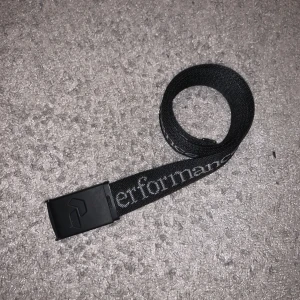 Peak performance bälte - Peak performance bälte. 60cm. Använt ett par gånger, skick 7/10 därav så billig. Nypris 500kr. Billig vid snabb affär. 