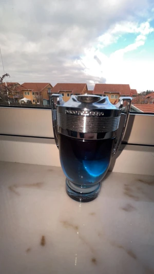 Paco rabann the invictus parfym  - Paco Rabanne Invictus Parfym - 100 ml - 60% kvar. Originalpris: 1 200 kr, nu endast 500 kr. Fantastisk doft till ett överkomligt pris. Utmärkt för daglig användning. 