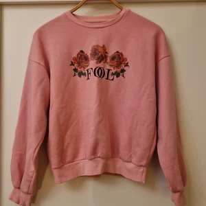 Rosa Sweatshirt - Rosa sweatshirt  Brand: Junkyard  Size: XS
