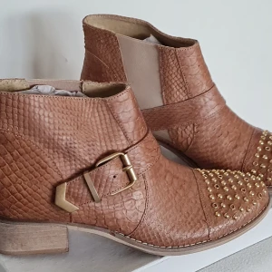 Debbie Cobra onix grymma skor Nya Stl 39  - Helt nya i kartong! Butikspris 1 600kr  Debbie Cobra onix Stl 39 