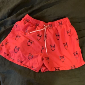 Badbyxor  - Sparsamt använda badbyxor med ugglor 