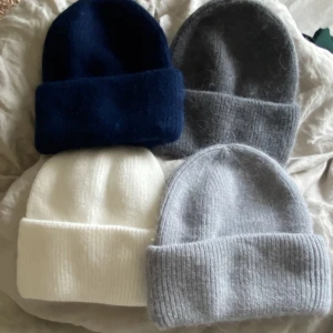 Fluffiga mössor  - Super fina fluffiga mössor! Alla färger finns kvar. Bara att köpa via köp nu och skriv i chatten vilken färg. 299kr/st💘