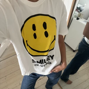 Tshirt  - Ascool tshirt med tryck både bak och fram! Använd 1 gång så nästintill ny!