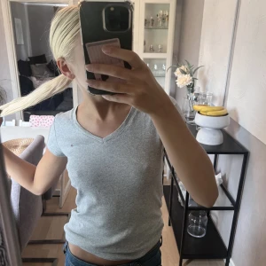 Stickad tShirt  - Stickad t shirt från Tommy hilfiger