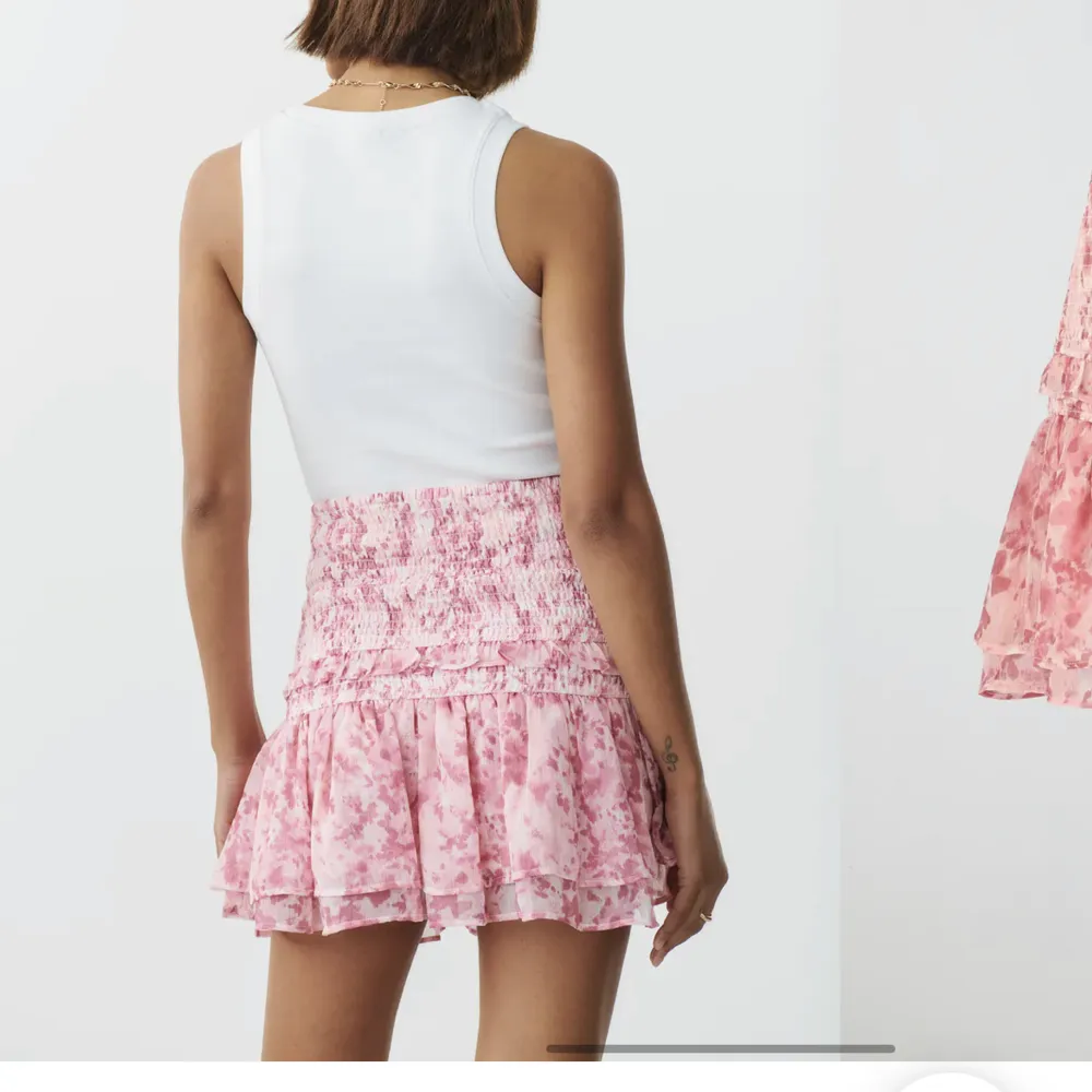 Helt ny kjol från Gina tricot med prislapp kvar, nypris 359kr tänker mig 250kr . Kjolar.