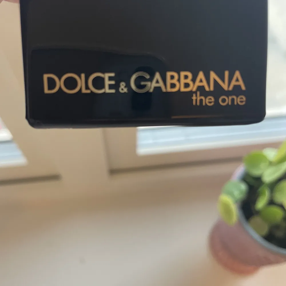 En dolce & gabbana parfym som endast är testad med 98% kvar i flaskan. 50 ml nypris ca 800 kr. Parfym.