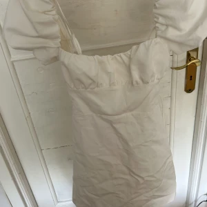 Vit klänning - Fin vit klänning