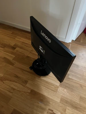 Lenovo data skärm  - Lenovo skärm helt ny använd 1 månad sen legat o rörd