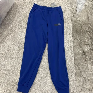 Puma mjukisar - Dessa limma byxor är helt oanvända och har prislapp kvar. Storlek L. Ordinarie pris 450 säljs för 250 kr.