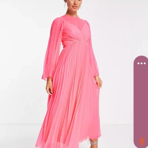 Klänning - Super fin klänning använd 1 gång 