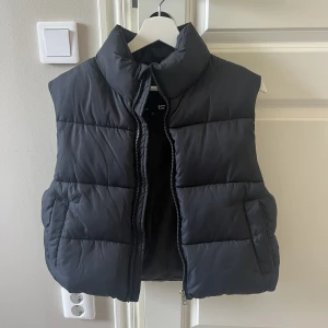 Väst  - Aldrig använd så i fint skick!