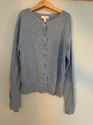 Tunn Kofta - Jättefin tight kofta. Perfekt över linnen och toppar eller bara för sig själv!💞💞