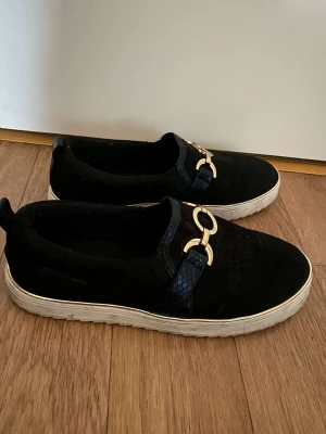 Skor - Buda priset, säljs billigt 