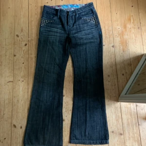 Vintage jeans - Köpta Second hand i bra skick. Tyvär för korta för mig❤️ Kan diskutera pris. Köpare står för frakt 