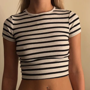 Randig topp - Topp från H&M.