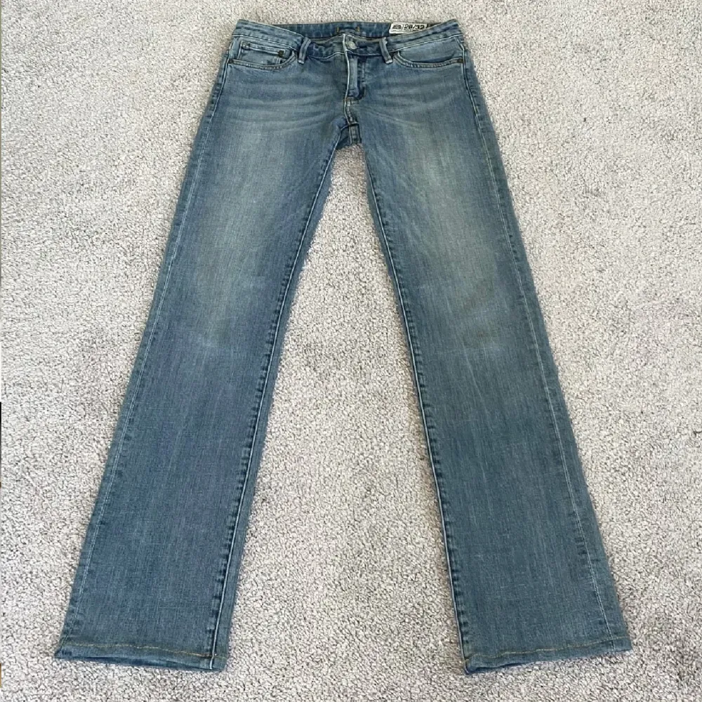 (Lånade bilder från tjejen jag köpte av), säljer vidare mina Crocker jeans då dom var för korta på mig som är 175. Tjejen på bilden är 171 cm, storlek 28/32! Hör av er vid intresse ❤️. Jeans & Byxor.