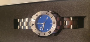 Fin oanvänd klocka - Fin oanvänd Victorinox klocka, ett företagsmärke som symboliserar kvalitet & hög standard.