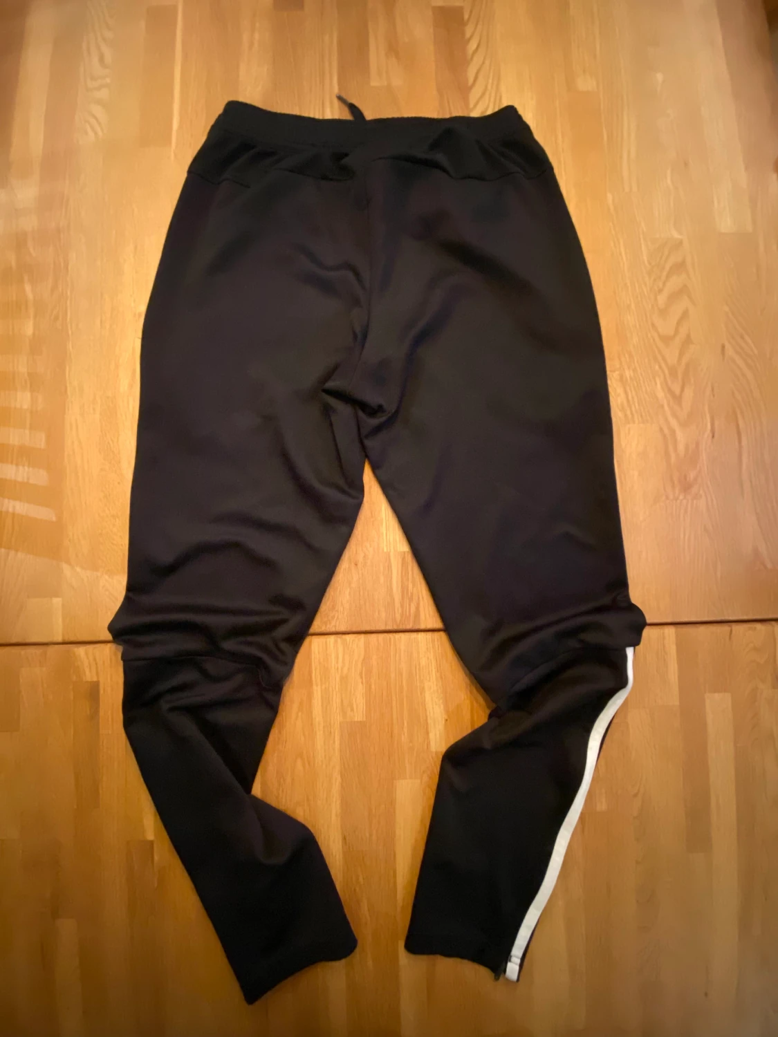 Adidas träningsbyxa  - 90