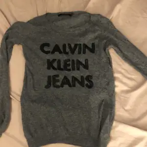 Snygg Calvin Klein tröja. Strl S. Säljer pågrund av att jag byter ut min garderob🥰